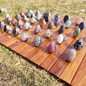 Anillo de latón con piedra natural, curación de chakras, alivio del estrés y protección espiritual. Joyería disponible al por mayor desde India. - Product Image 3