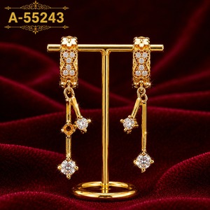 Boucles d'oreilles pendantes Jhumka plaquées or, aspect rubis et émeraude, en laiton, pour femme, idéales pour les fêtes et mariages, fabriquées en Chine - Product Image 5