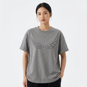 Camiseta de manga corta gris para hombre con alas en relieve y logotipo R en la parte delantera, cuello redondo informal, corte regular, tejido de punto. - Product Image 3