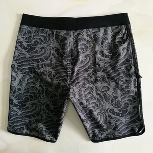 Shorts de Baño para Hombre, Sublimados, de Secado Rápido, Transpirables, con Cordón en la Cintura, Casuales, en Negro y Gris - Product Image 2
