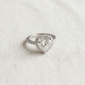 แหวนเพชรทรงหัวใจแบบ Halo ทองคำขาว 14K สำหรับงานหมั้นและงานแต่งงานสำหรับผู้หญิง - Product Image 2