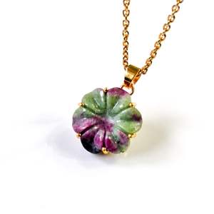 Colgante de Flor de Rubí Zoisita AAA, Collar de Flor de Cristal para Mujer, Colgante de Gema de Rubí Zoisita Tallado a Mano, Venta al por Mayor a Granel - Product Image 4