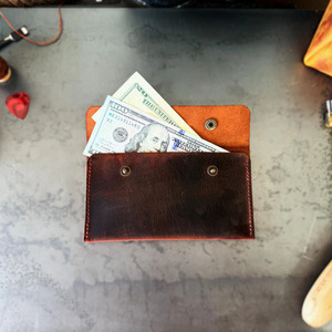 Organizador de sobres para efectivo hecho a mano en cuero genuino con cierre seguro, amplio espacio de almacenamiento y acabado elegante a bajo precio. - Product Image 2