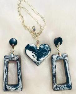 Pendientes de resina hechos a mano, joyería de moda ligera y elegante para niñas y mujeres - Product Image 1