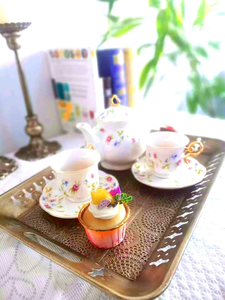 Plateau en laiton moderne et durable, fait main et compatible lave-vaisselle, idéal pour les collations gourmandes, les fruits secs et les boissons lors d'occasions royales et festives - Product Image 3