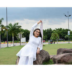 Conjunto de Traje de Algodón Transpirable para Mujer, Color Blanco Intenso, Talla XS - Product Image 2