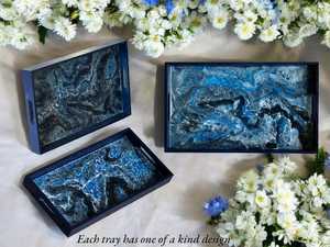 Bandeja de madera azul y resina epoxi hecha a mano con diseño de geoda, regalo de inauguración, arte funcional, bandeja para TV, regalo para anfitrión - Product Image 5