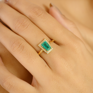 Factory Wholesale Price Fine K18 Yellow Gold Emerald & <b>Diamond</b> Elegant Halo <b>Ring</b> May Birthstone Simple Stackable Bulk Jewelry - Product Image 4