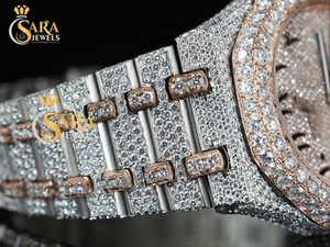 นาฬิกาฮิปฮอปประดับเพชรเต็มเรือน คุณภาพพรีเมียม กลไกญี่ปุ่น หน้าปัดกระจก แสดงผลแบบอนาล็อก ของขวัญพิเศษสำหรับวันวาเลนไทน์ - Product Image 3