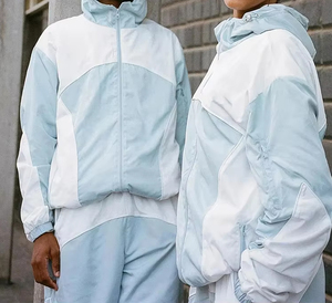 Ensemble de survêtement en nylon pour homme avec logo brodé du fabricant, pantalon de jogging color block et coupe-vent personnalisé - Product Image 3
