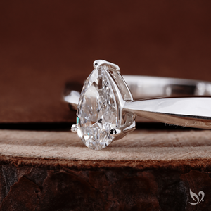 Anillo Solitario de Diamante Cultivado en Laboratorio de 0.5 Quilates, Corte Pera, Diseño de Tallo Puntiagudo en Oro Blanco de 10K, Elegante Anillo de Compromiso y Boda de Lujo - Product Image 2
