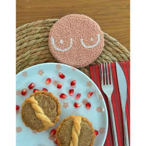 Mantel de mesa de fieltro no tejido en forma de corazón, hecho a mano, diseño lindo, patrón degradado rojo y rosa - Product Image 4