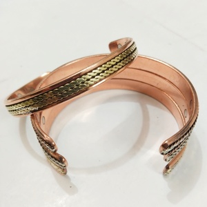 Bracelet magnétique en cuivre unisexe de qualité supérieure Design tactile en laiton classique pour l'arthrite Soulagement du canal carpien Manchette de mode d'énergie quotidienne - Product Image 6