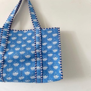 Sac fourre-tout en coton bleu avec imprimé floral, style bohème, ouverture supérieure, deux anses, pour le shopping, toutes saisons, de Rajasthan CRAFT HACKLE - Product Image 3