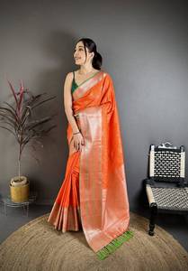 Sari de Seda Banarasi de Lujo con Bordado de Zari Plateado, Traje Tradicional Indio para Bodas - Product Image 2