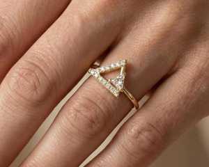 Bague géométrique moderne en moissanite taille ronde, en argent 925 plaqué or, style romantique, bijou cadeau original - Product Image 4