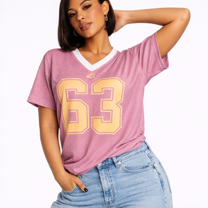 เสื้อเจอร์ซีย์ฟุตบอลอเมริกันสีชมพูคลาสสิกแบบสั่งทำพิเศษ สไตล์สตรีทแฟชั่น Y2K ระบายอากาศได้ดี ผลิตจากโพลีเอสเตอร์ รับผลิตแบบ OEM ขายส่ง - Product Image 4