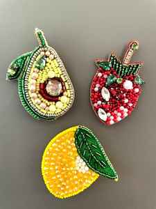 Hermoso broche bordado con cuentas, pin de lujo hecho a mano para vestido a precio económico. - Product Image 5