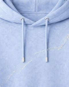 Sweat à capuche personnalisé bleu clair avec logo oiseau en strass, coupe oversize, en molleton épais, avec poche kangourou, style streetwear personnalisé - Product Image 4