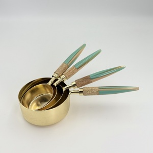 Accesorios de Cocina, Juego de 4 Utensilios para Hornear, Cucharas y Tazas Medidoras de Acero Inoxidable con Recubrimiento PVD Dorado, Mango de Resina de Alta Calidad - Product Image 1