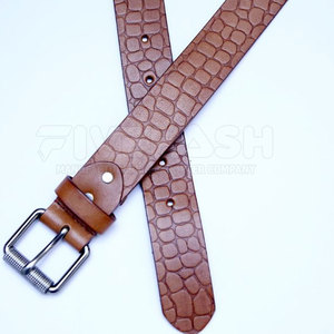 Ceinture en cuir élégante avec un matériau durable et un design épuré, parfaite pour les tenues formelles, les tenues décontractées et l'usage quotidien. - Product Image 5
