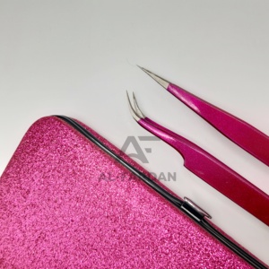 Pinces professionnelles pour extensions de cils, couleur rose métallique, pointe droite et courbée, avec étui magnétique. - Product Image 3