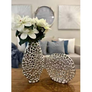 Jarrón de Coral Moderno de Aluminio, Niquelado, Hecho a Mano, Ecológico, Multiusos, para Flores, Decoración de Sala de Estar u Oficina, Azora Industries - Product Image 1