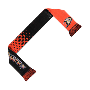 Écharpe de supporter de football tricotée sur mesure, brodée avec le logo de l'équipe de football, pour la promotion, les événements sportifs et les supporters - Product Image 1