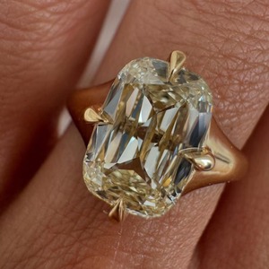 Anillo de compromiso de oro con diamante solitario de 5 quilates, cultivado en laboratorio, corte cojín alargado, color champán, estilo vintage, con engaste de garra, marrón claro, IGI - Product Image 6