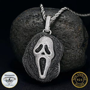 Pendentif Visage d'Épouvante en Moissanite, Breloque Diamantée en Argent Massif Plaqué, Pendentif Visage Scream, Pendentif Personnalisé - Product Image 1