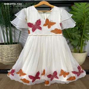 Magnifique robe en organza avec papillon peint à la main et broderies, exportateur indien, vente en gros - Product Image 1