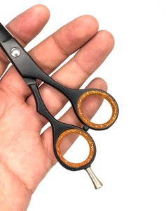 Ciseaux de coiffure professionnels de haute qualité pour droitiers, en acier inoxydable, à lame droite et affûtée, 28 dents, manche moyen, pour hommes et femmes - Product Image 4