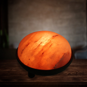 Lámpara tallada a mano de sal rosa del Himalaya Base de madera lujosa con media cúpula Iluminación suave Estilo de amor - Product Image 6