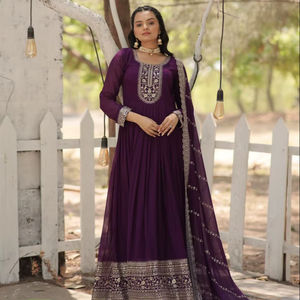 Vestido de gala con lentejuelas bordadas y dupatta - Product Image 1