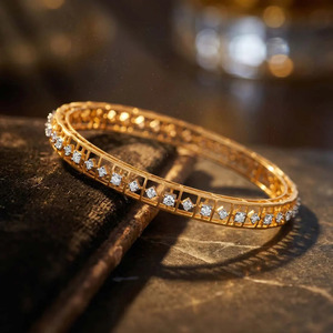 Brazalete Geométrico Cuadrado de Oro con Diamante Redondo Cultivado en Laboratorio - Product Image 4