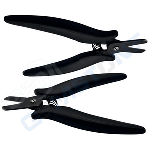 Pince coupante micro-anneaux en acier inoxydable pour extensions capillaires à la kératine, outil de retrait antidérapant à poignée noire, usage commercial durable - Product Image 5