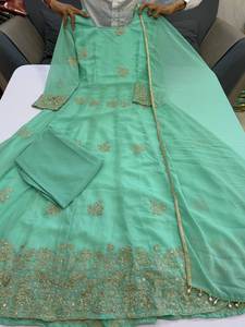 Elegante y Fluido Conjunto Anarkali Salwar Kameez Dupatta con Bordado de Red y Trabajo Latkan, Combinación de Colores Óptima, Especial para Cenas y Novias - Product Image 3