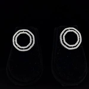 ต่างหูเพชรทรงกลม เกรด VS SI ความใสระดับ SI น้ำหนัก 2.25 กะรัต เพชรธรรมชาติ ตัวเรือนทองคำขาว 14 กะรัต ผลิตในอินเดีย - Product Image 2
