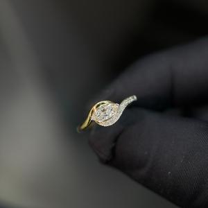 Bague en diamant de qualité supérieure cultivé en laboratoire avec une taille ronde, idéale pour les collections de fiançailles, de mariage et de mariée, ainsi que pour les marques à label privé. - Product Image 2