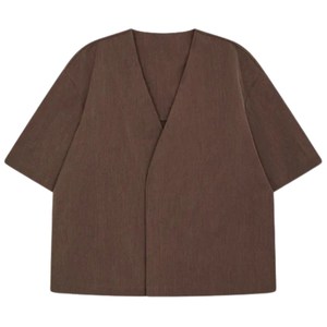 Chemise tissée élégante pour homme, manches courtes, col en V, style minimaliste, couleur marron unie, fabrication OEM, vente en gros, production en vrac - Product Image 1