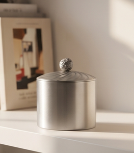 Boîte de rangement élégante en métal argenté avec couvercle en spirale pour fruits secs et dates, pot de table couvert - Product Image 1