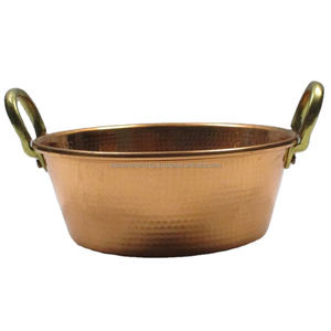 Bol de service en cuivre personnalisé au design martelé avec une forme unique, parfait pour la cuisine et les repas au restaurant - Product Image 1