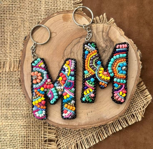 Porte-clés brodé de perles de rocaille 3D, motif dessin animé, écologique, élégant, breloque de luxe colorée, accessoire de sac à lettres, cadeau tendance - Product Image 2