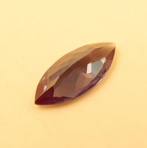 Pierre précieuse Alexandrite de laboratoire de 2 carats, taille marquise à changement de couleur (13x6x3.5MM) - Product Image 4