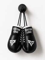 Gants de boxe miniatures imperméables à lacets avec logo personnalisé |   Cuir PU de qualité supérieure |   Décoration de rétroviseur de voiture extérieur |   Promotionnel