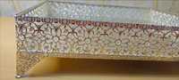 Plateau miroir rectangulaire en argent antique, plateau décoratif en métal filigrané, plateau de vanité orné de découpes florales, plateau de centre de table de mariage