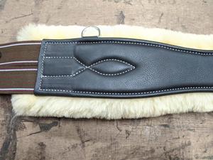 Cincha de salto anatómica sin capas de cuero con almohadilla extraíble suave de doble capa elástica, ajuste SS, tamaño 38-48 pulgadas, para caballo HM - Product Image 4