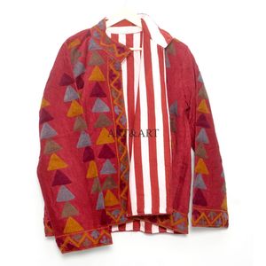 Chaqueta acolchada roja de estilo étnico para mujer con bordado floral a mano, cuello mandarín, logotipo personalizado, chaqueta gruesa de invierno. - Product Image 6