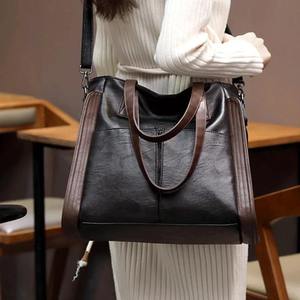 Sac fourre-tout en cuir PU noir, sac à main souple à bandoulière, sac à main à grande capacité pour le travail et les voyages - Product Image 2