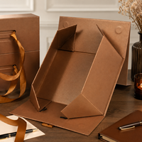 Boîte cadeau magnétique pliable avec poignée en ruban, logo personnalisé, emballage rigide haut de gamme avec laminage mat et doublure en éponge